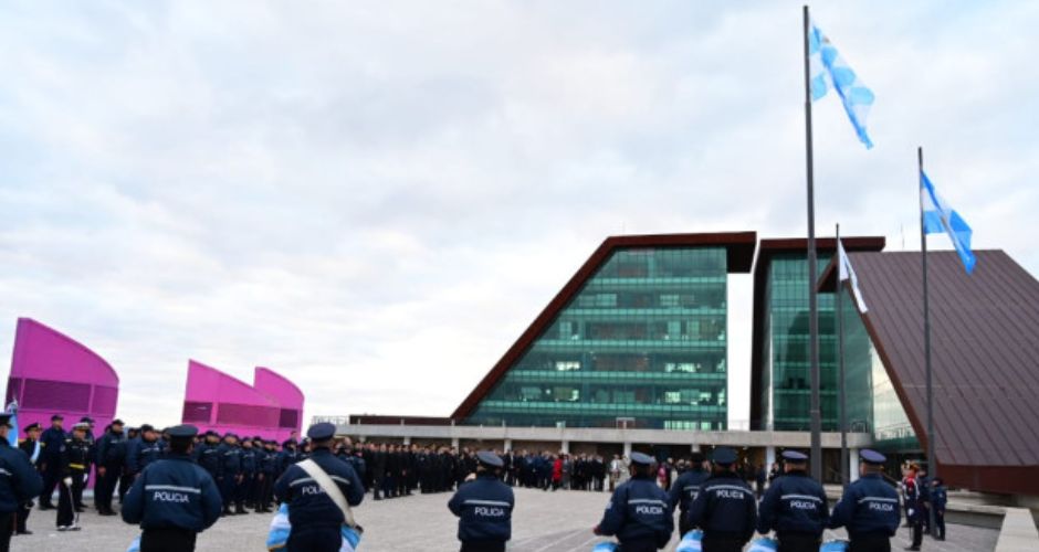 La Plaza Cívica de Terrazas fue el escenario de la primera actividad oficial por el aniversario de la Revolución de Mayo