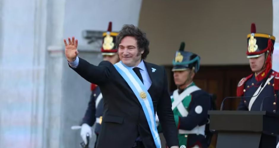 Milei, esta tarde al ingresar al Cabildo de la ciudad de Córdoba