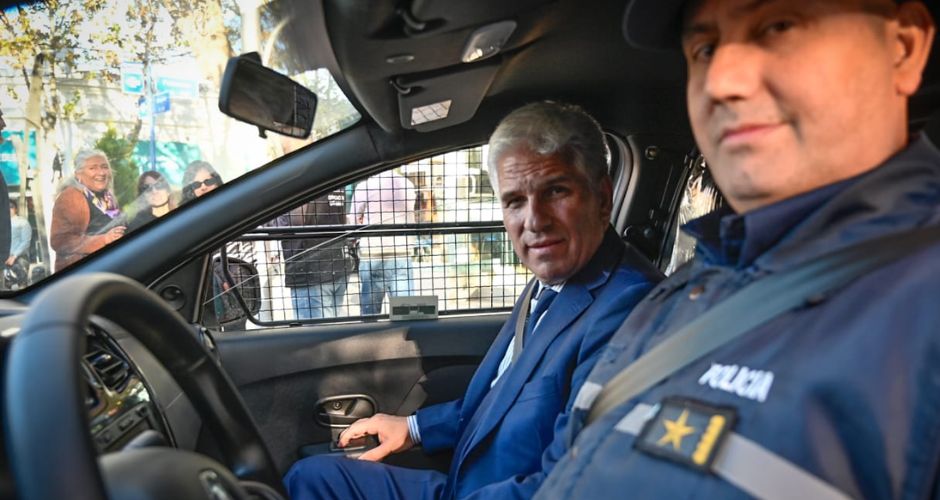 El gobernador Poggi, a bordo de uno de los móviles 0 KM entregados a la Policía