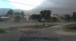 Mantienen las alertas por viento con ráfagas muy fuertes en casi toda la provincia