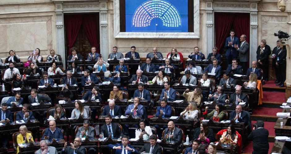 Recinto de la Cámara de Diputados esta madrugada en plena votación de la Ley Bases
