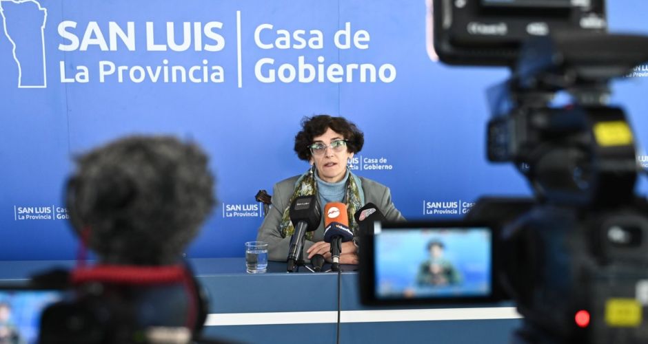 Presidenta de la Comisión Reguladora de Energía Eléctrica de la provincia de San Luis, Laura Giumelli, este viernes en la conferencia de prensa