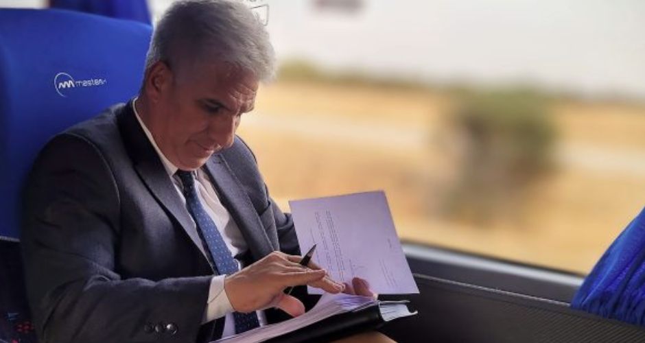 Gobernador Claudio Poggi, ayer en gira institucional