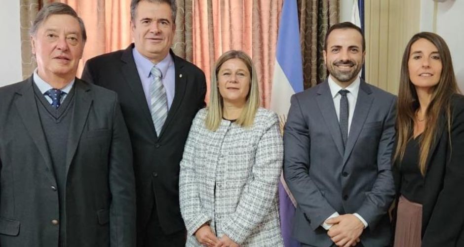 De izquierda a derecha: Guillermo Catalfamo, Sergio Oste, Cecilia Badaloni, Alberto Ferraro, Natalia Hissa.