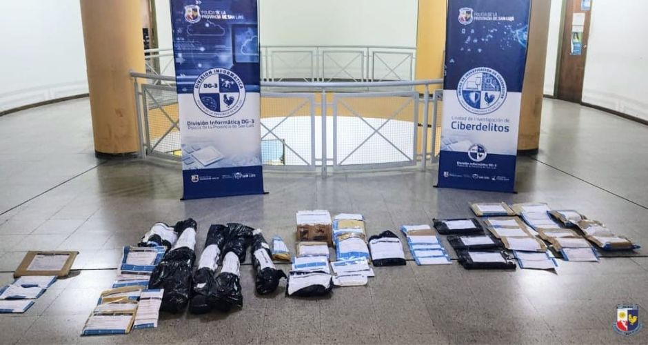 Los elementos secuestrados en una causa de pornografía infantil. Por ahora no hay detenidos