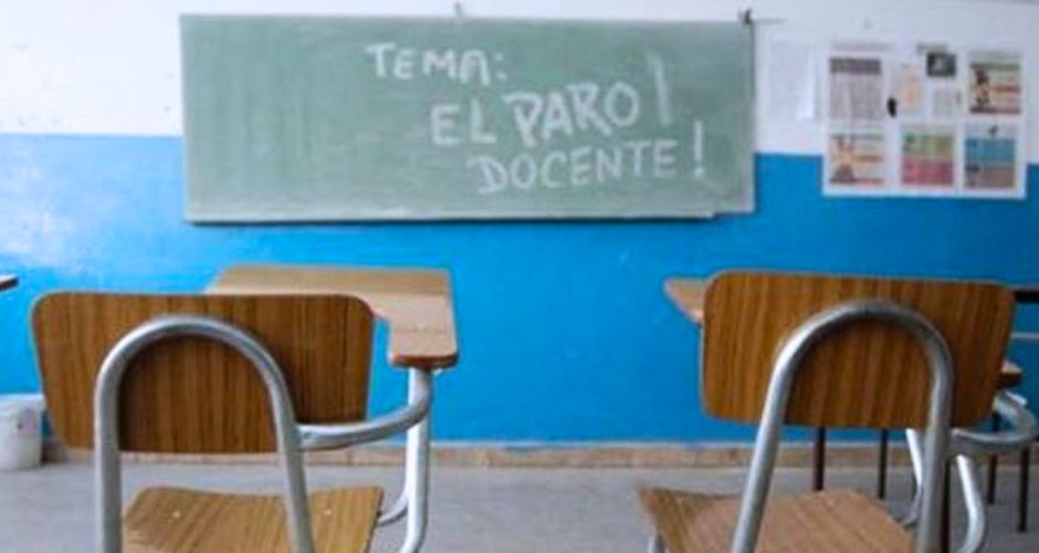 Los gremios docentes expresaron su rechazo a la propuesta de declarar como servicio esencial a la educación.