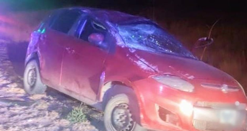 Estado en que quedó el Fiat Palio tras volcar en la ciudad de La Punta