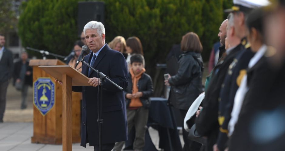 El Gobernador Poggi este martes en el Instituto de Seguridad Pública tras firmar el decreto