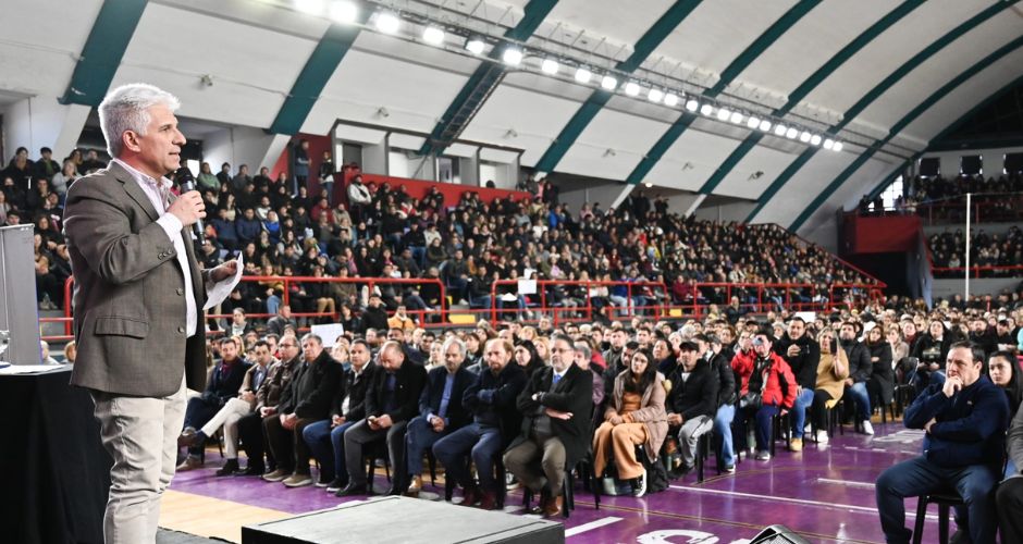 Gobernador Claudio Poggi este sábado en el Estadio Ave Fénix de Juana Koslay
