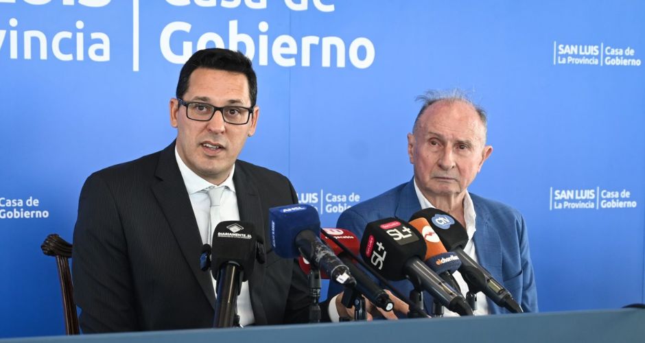 Fiscal de Estado, Víctor Endeiza, junto al director de Recursos Humanos, Alberto Sibert