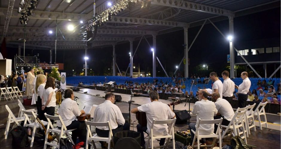 Anfiteatro Alfonso y Zavala ayer durante una ceremonia religiosa donde se bendijo el predio y rogó por un buen desarrollo de la festividad