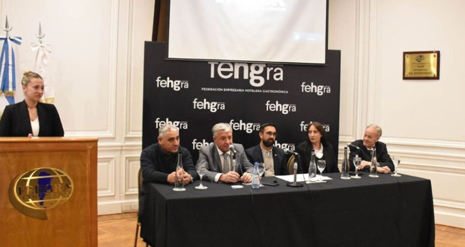 Presentación de las vacaciones de invierno en la sede de FEHGRA de Buenos Aires. Estuvo presente el ministro de Turismo y Cultura, Juan Álvarez Pinto