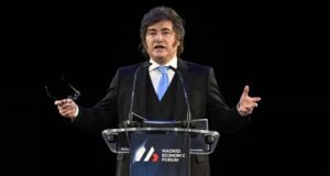 Milei afirmó que “no hay recesión” y dijo que quienes piden un dólar más caro “son unos cobardes”