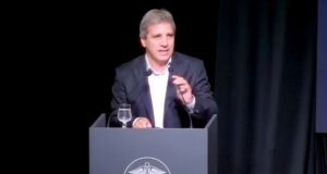 Según el ministro de Economía Luis Caputo “lo peor ya pasó” en Argentina 