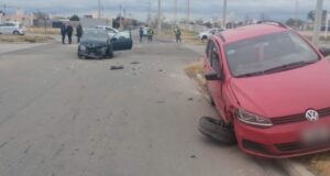 Choque entre dos autos con heridos en el barrio 500 Viviendas Sur de San Luis 