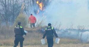 Hay evacuados: sigue el fuego en Estancia Grande 