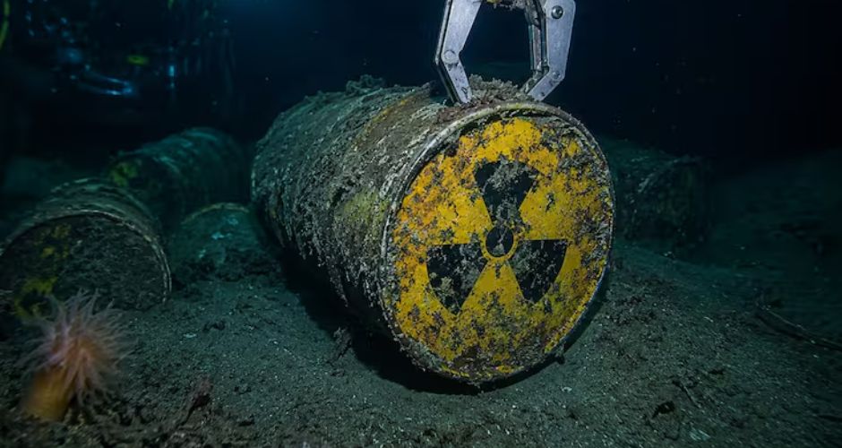 Científicos encontraron 200.000 barriles radiactivos corroídos, contaminando todo el fondo del Océano Atlántico 