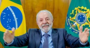 Lula aventaja por pocos puntos a Flávio Bolsonaro para las elecciones del domingo en Brasil