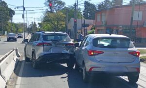 Un conductor con alcoholemia positiva chocó de atrás a otro auto y una mujer resultó lesionada