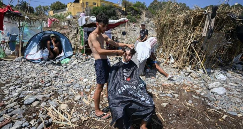 Crisis humanitaria en Ceuta: comenzó el traslado de migrantes y se registraron incidentes