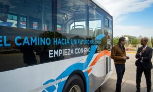 Prueba piloto: presentaron un colectivo a GNC para evaluar su incorporación al servicio interurbano
