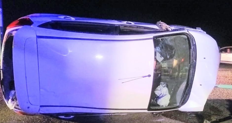 La Punta: dos heridos tras el vuelco de un automóvil en la Autopista 25 de Mayo