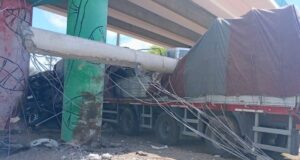 Autopista de las Serranías Puntanas: un hombre murió tras chocar el camión que conducía contra el puente de acceso a Balde