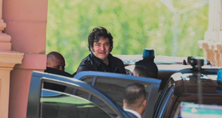 Milei celebró el triunfo de Bolsonaro con su Gabinete y confirmó un viaje a España para apoyar a la Ultraderecha